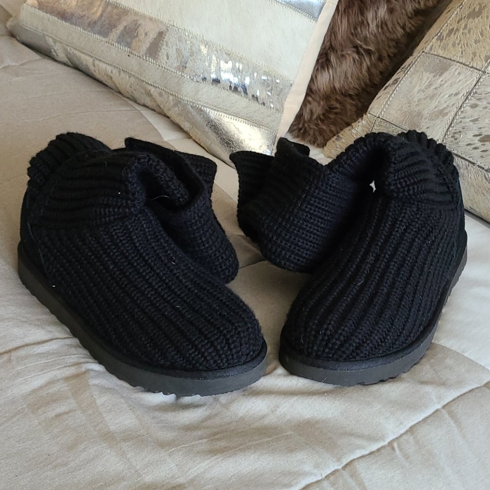 Black Sweater Knit UGG Size 8 Boots